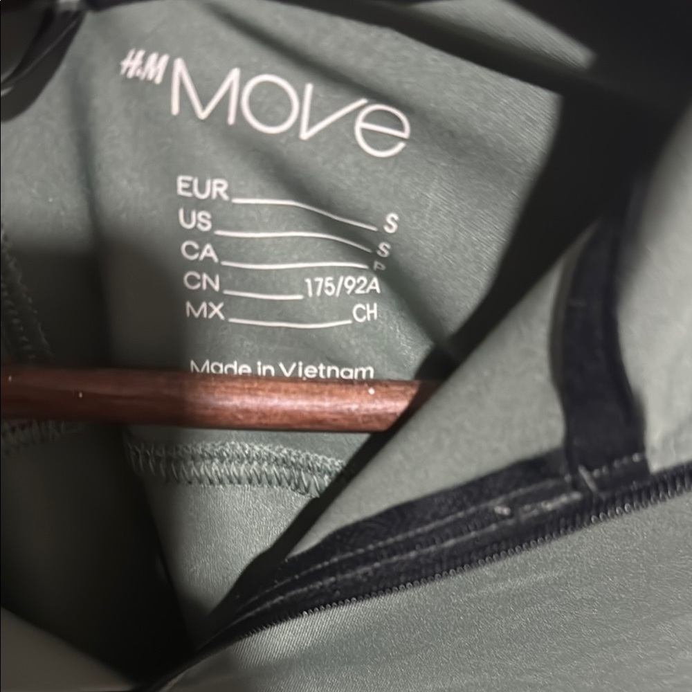 H&M Green Performance Jacket - Picture 2 of 2